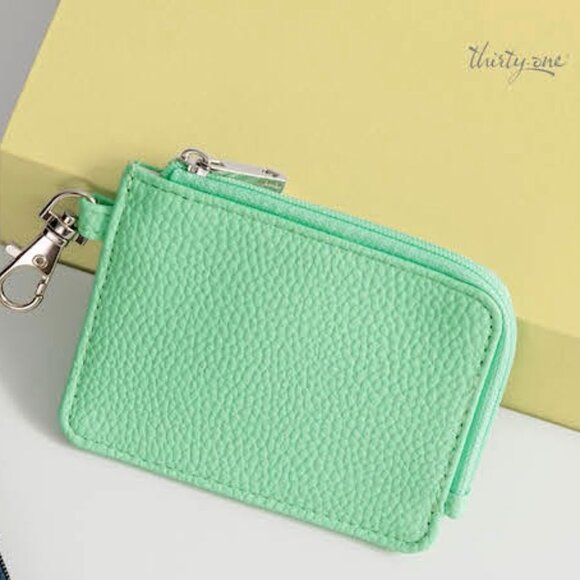 Thirty-One Light Traveler Card Wallet in Honeydew Pebble - Picture 1 of 3